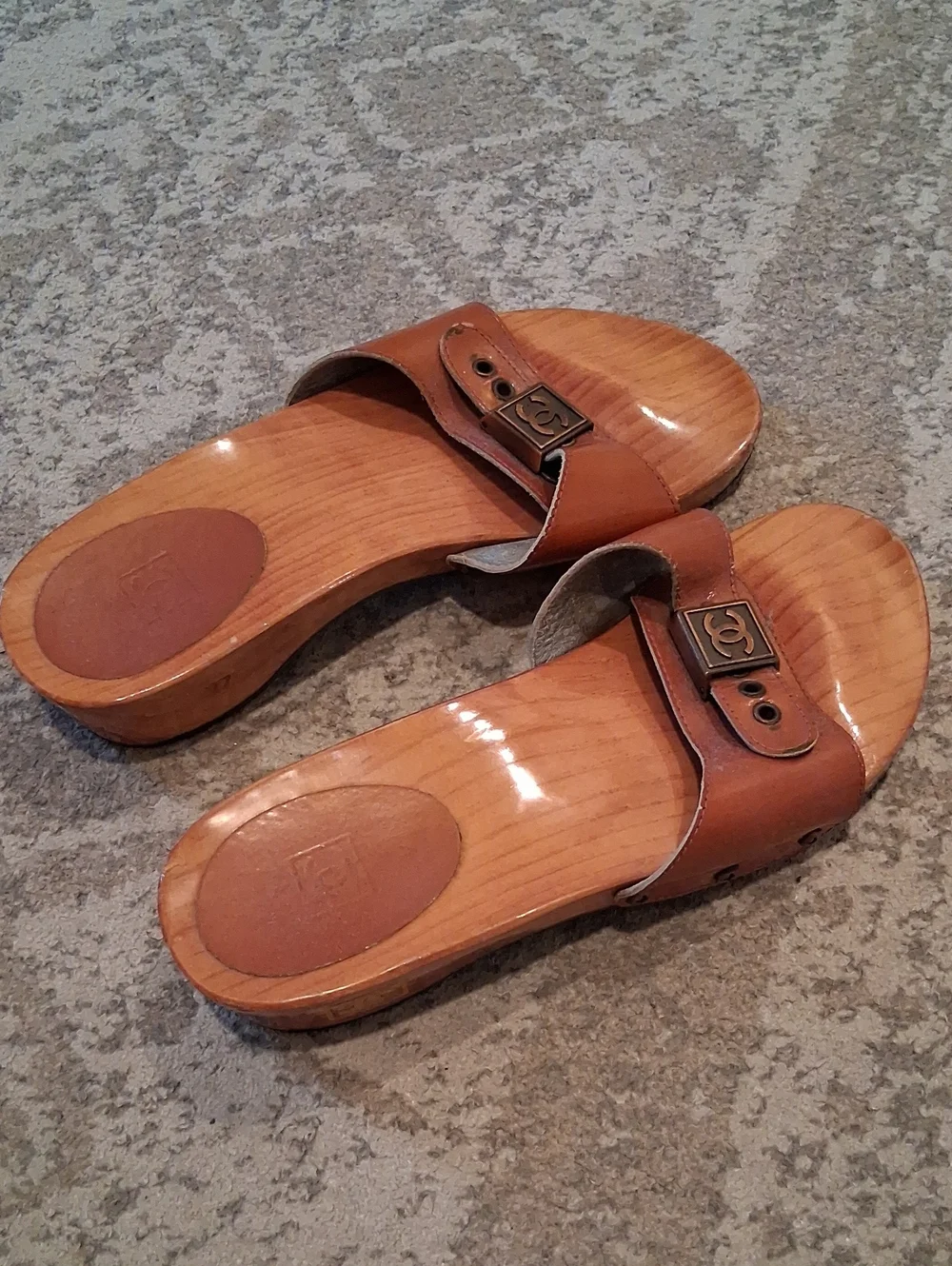 CHANEL Tan Brown Leather Slide Sandals with Bronze CC Accent